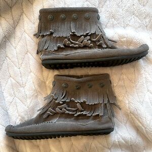 Minnetonka brand Women’s size 6 double fringe moccasins side zip bootie- grey